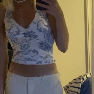 Topp - Superfin halterneck liknande topp. Perfekt till sommaren!☀️