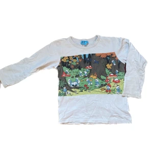 Smurf tröja - Smurf tröja! På mig sitter den som den gör på bilden och jag är en storlek XS 