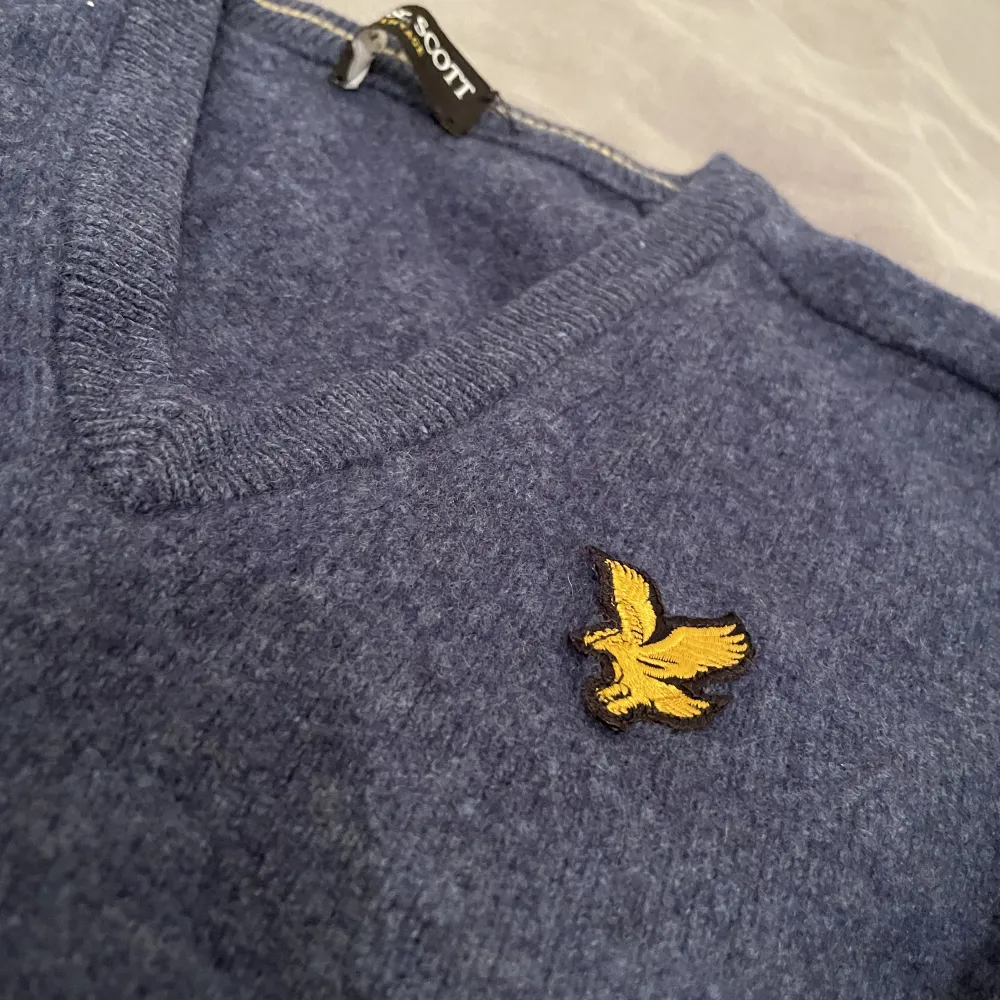 Tröja från LYLE & SCOTT. Begagnad. strl S. Stickat.