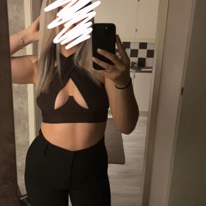 Festtopp - Säljer denna snygga bruna festtopp i storlek S!  Kommer helt enkelt inte till användning längre ☺️ 