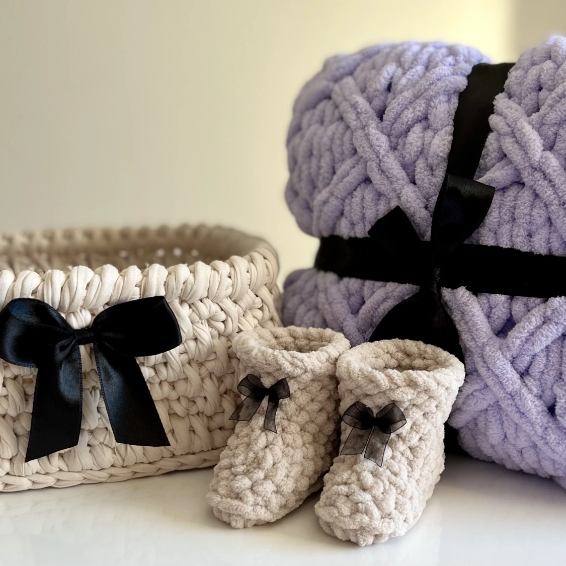 Babyset pläd sockor korg