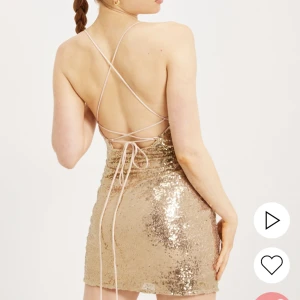 Paljettklänning  - Klänning från Nelly strl 34 i färgen champagne. Endast provad🌸