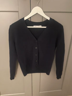 Zara kofta - Aldrig använts ser helt ny ut förra priset var 450 men säljer nu för 299