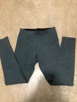 Zara byxor - Jätte fina byxor ifrån zara som inte passar längre. De är väldigt sköna och ser presis nya ut!