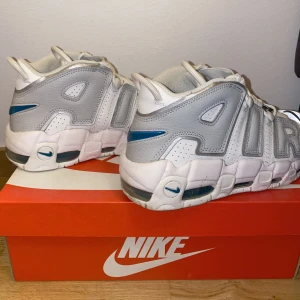 Nike upptempo limited edition - Säljer dessa populära Nike uptempos med silverdetaljer och reflex längst fram! Använda få gånger. Köptes för 1500