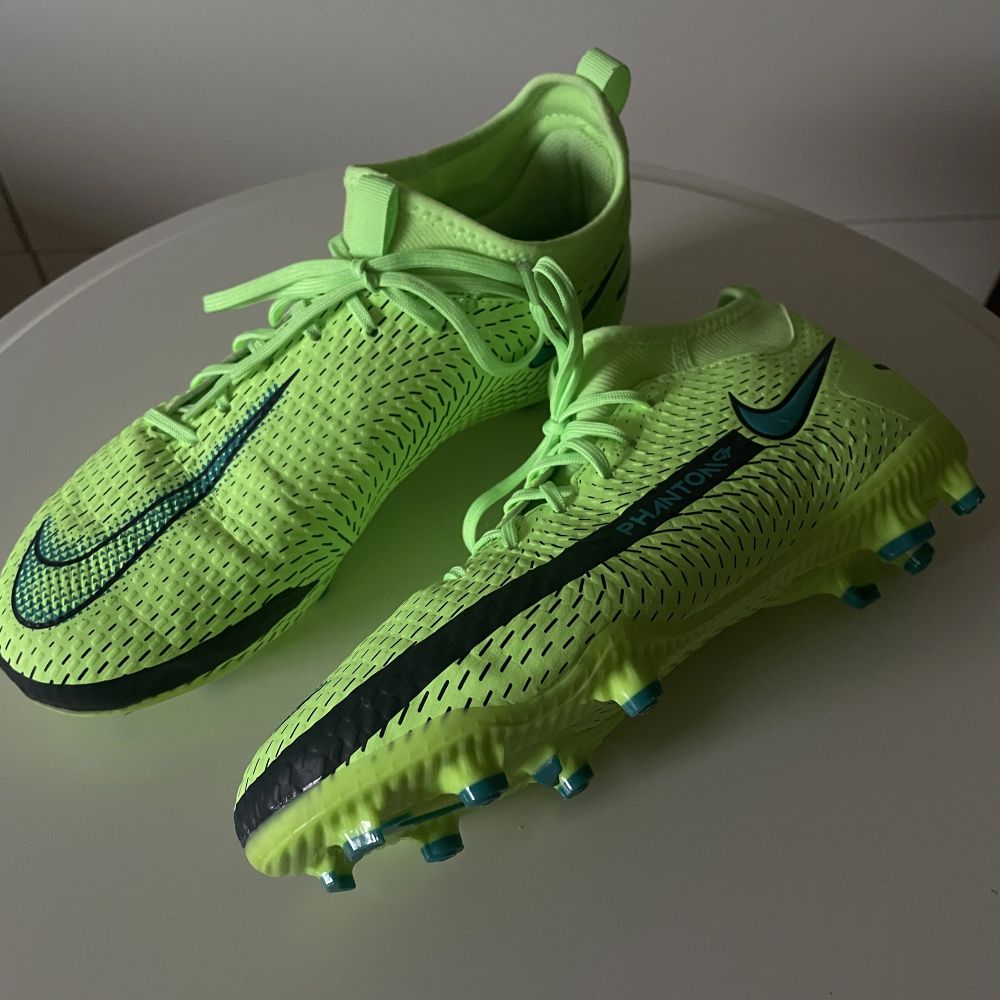 Grön Fotbollsskor - Nike | Plick Second Hand