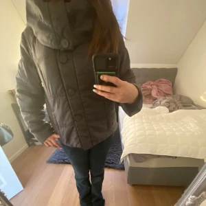 Vårjacka  - Grå vår jacka💕💕