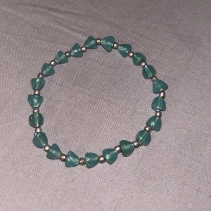 Armband  - Super fint armband med turkosa stenar💞sparsamt använt.