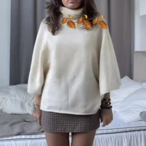 Zara tröja - Säljer denna så mysiga och trendiga tröja från zara! Storlek S men passar även M. Använd 3 gånger.