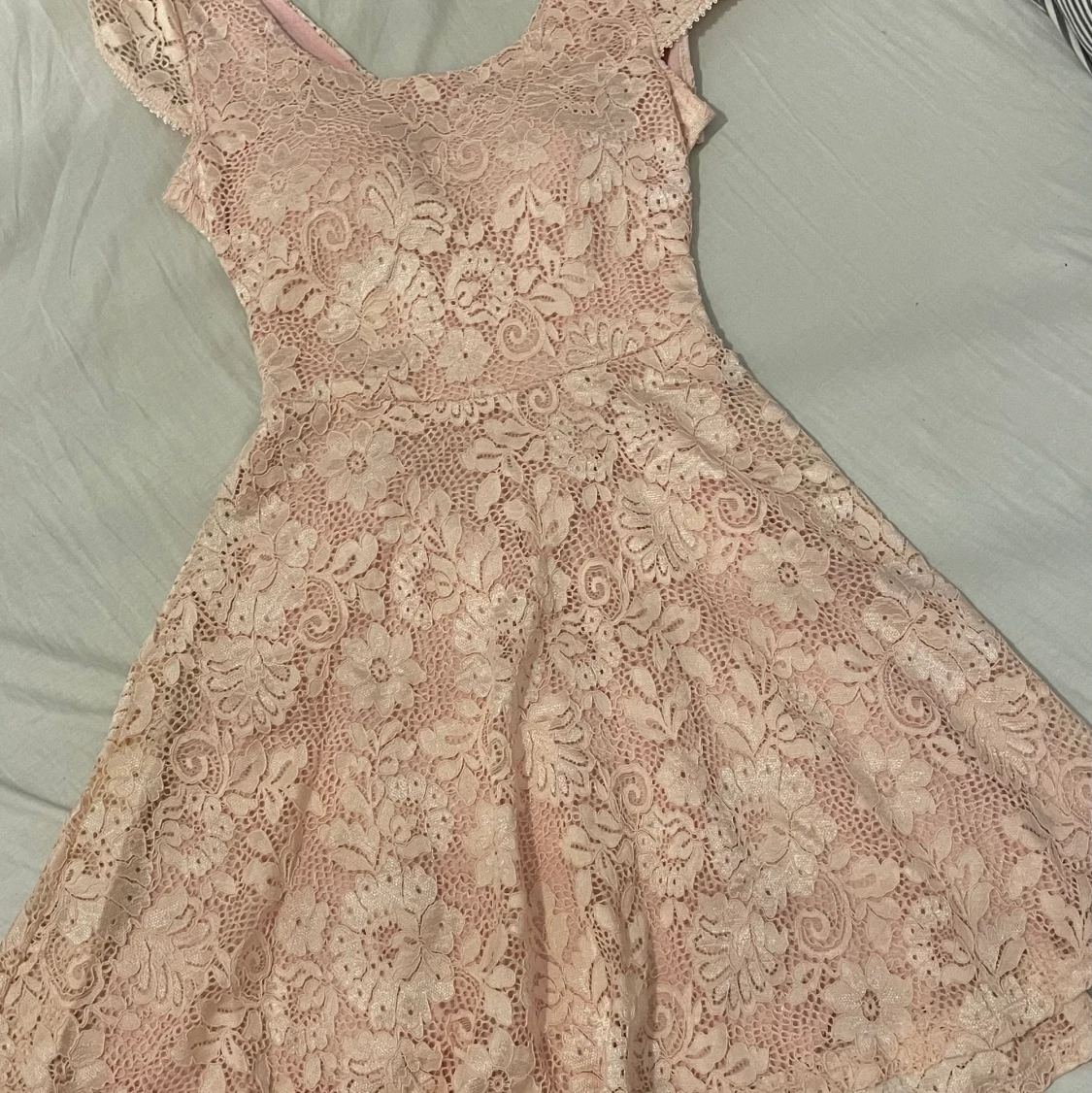 Rosa klänning i spets