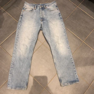 vida Jeans  - Dr.Denim Dash jeans, vida och bra passform. Nypris 700kr