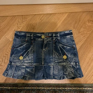 Jeanskjol only -  Superfin kjol, tyvärr passade den inte mig