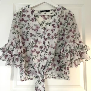 Blus - Fin blus! Helt oanvänd! 