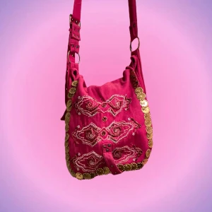 Bohemisk väska - Unik bohemisk väska med fina detaljer! ✨✨ Den har flera bra innerfickor! Skriv privat vid intresse o frågor💋