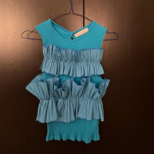blue ruffle top - blue ruffle top 