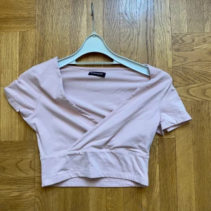 Even & odd topp  - Kortare topp i storlek S. I nyskick 