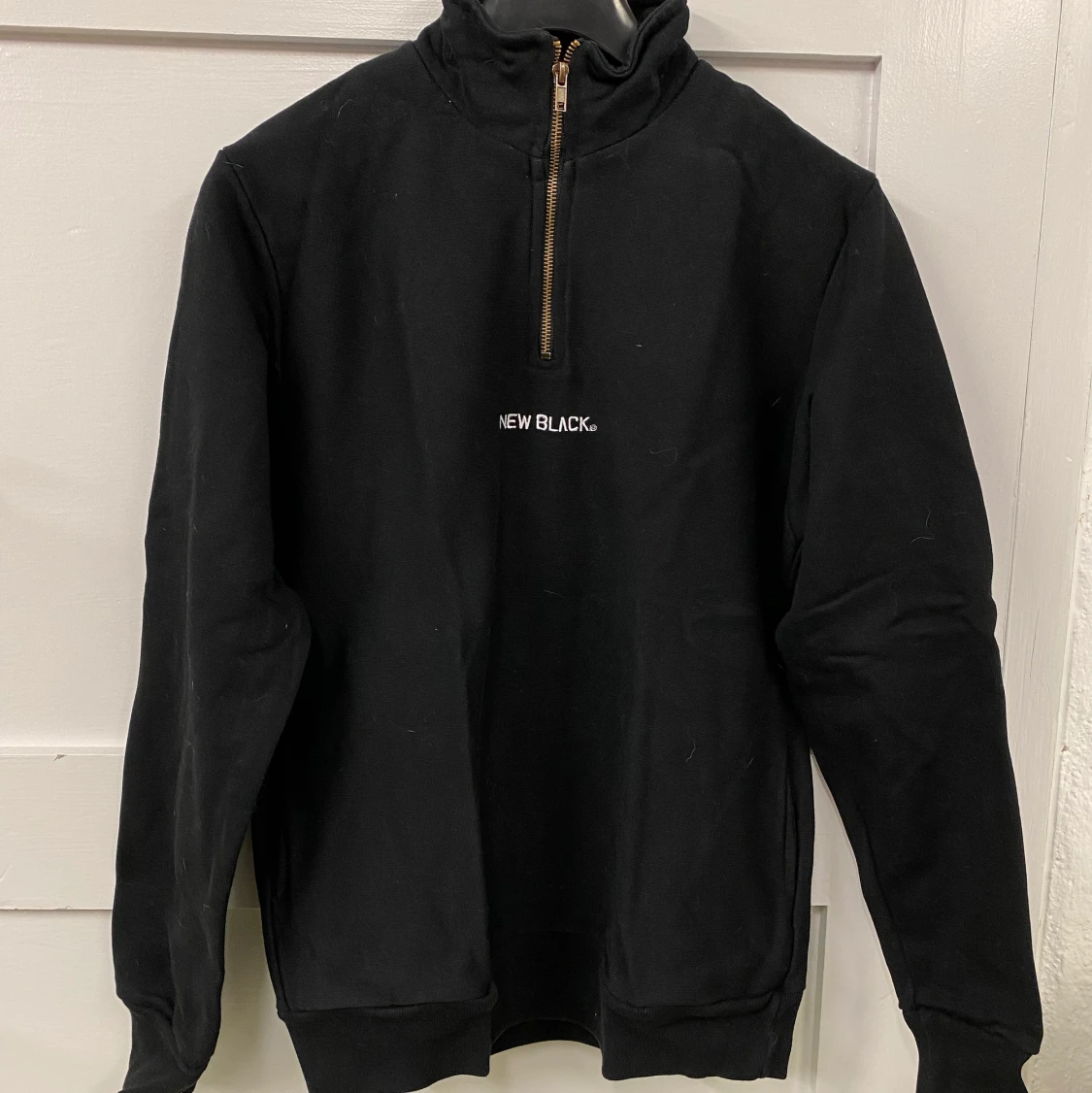 Svart tjocktröja från Newblack