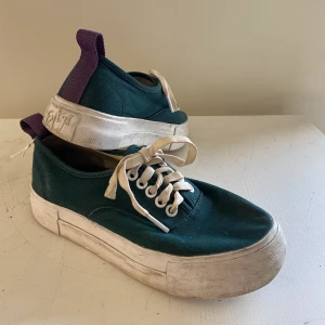 Eytys sneakers - Eytys sneakers, gröna, använda men fint skick 