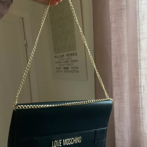 Moschino-väska - Öppen för pris🥰