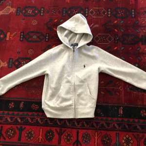 Polo Ralph lauren hoodie  - I Fint skick. ändrat använd ett fåtal gånger.