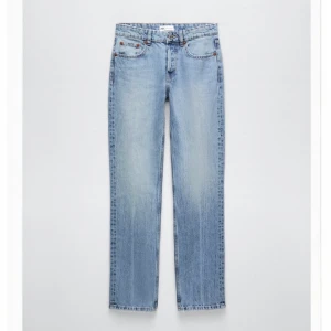 Jeans - Snygga jeans från Zara, storlek 34. De är helt oanvända och lappen finns kvar, säljer på grund av att de är för små🤍