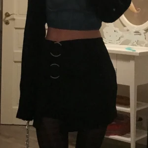 Kjol med detaljer - Snyggaste kjolen men har en annan jag använder mer 