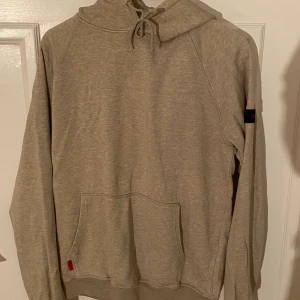 Le Fix “Jasperhood”, Large. - Hoodie from Le Fix 2018 Fall collection, purchased in Copenhagen. Made with “Space dyed garn” giving the hoodie a subtle multicolored effect, more noticeable when looking up close. 100% cotton. High quality, not much wear.