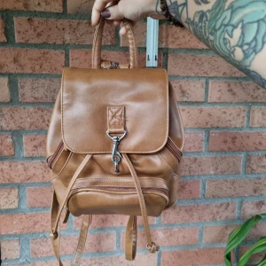 Vintege ryggsäck - Vintage ryggsäck perfekt till höstens färger! Har massa bra fack! 