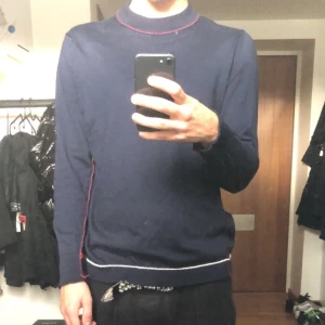 Margiela Exposed Stitching Crewneck - 7/10, inga skador etc  nypris 7000kr (ni för ursäkta för de kassa bilderna) 1600kr vid snabb affär  Medium, är 180cm.