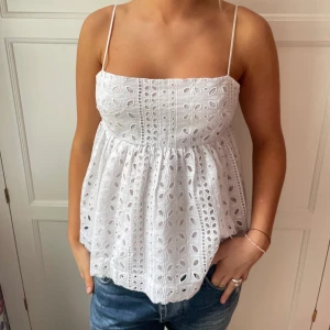 Linne med spets🤍🤠 - Superfint linne med spets köpt från J.crew, fint material, nypris 800kr❤️❤️