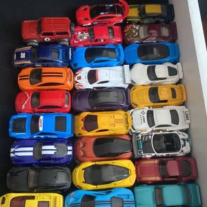 23 hothwheels - Jag säljer 23 hotwheels. Jag har köpt alla i 2022 så alla är nya
