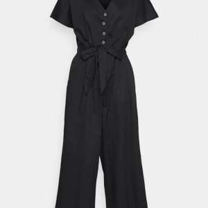 Skitsnygg och extremt bekväm jumpsuit från monki strl M!  Använd 1 gång :) 