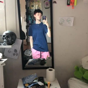 Blå T-shirt  - Mörkblå T-shirt från Hampton repulic  Aldrig använd (bortsätt från bilden) Prislapp kvar och allt  Bekväm Bra kvalitet 