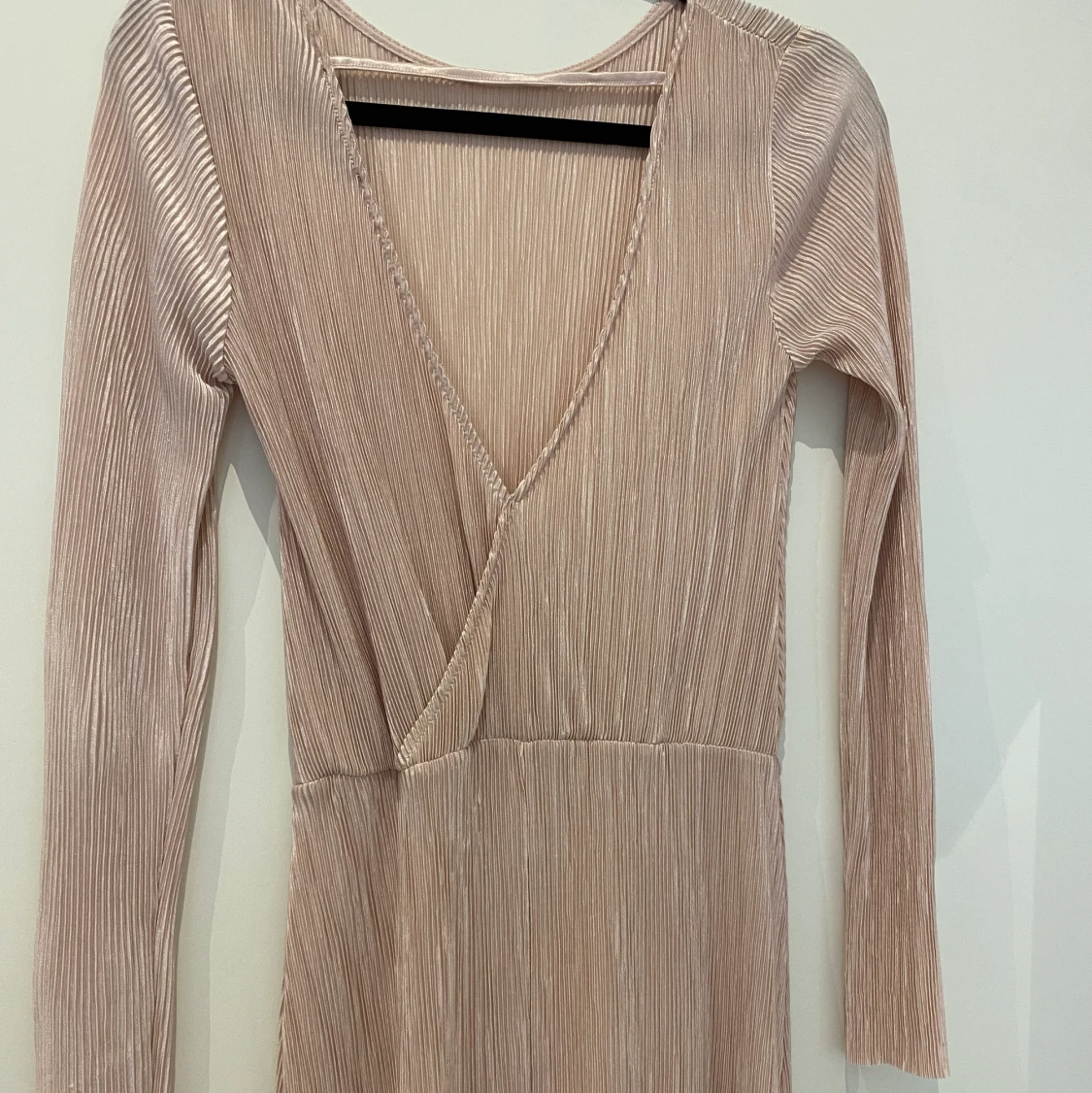 Ljusrosa ribbad klänning 