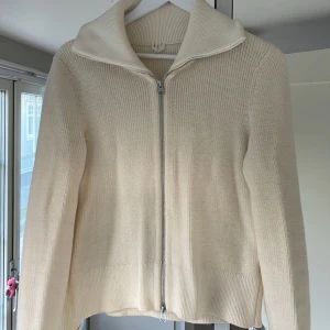 Kofta från Arket - Kofta från arket. Nypris 1000 säljer för 400. Nyskick 