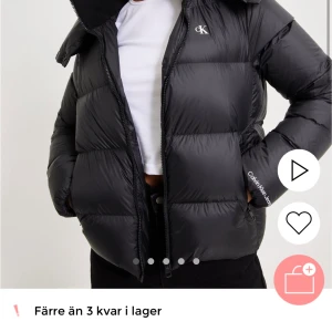 Calvin Klein jacka  - Köpt förra vintern. Sparsamt använd. 