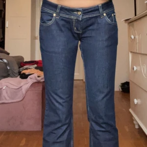 Intresserad koll på DG jeans - Intresserad koll på mina älskade lågsinnade DG jeans ord priset va 1700kr men dom säljs it längre (priset kan diskuteras och tryck inte på köp direkt) jag är en 38a