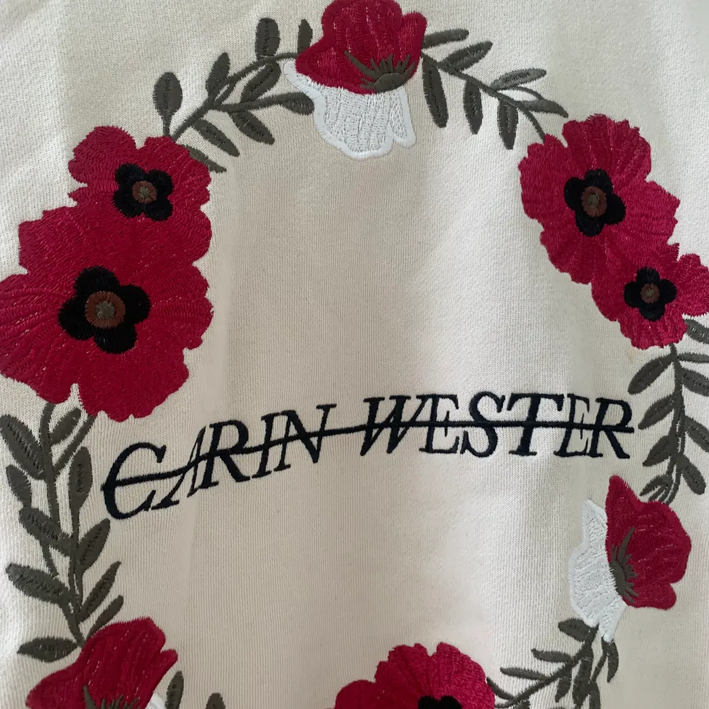 Carin Wester tröja, helt oandvönd, kontakta mig vid eventuella frågor 🤗. Tröjor & Koftor.
