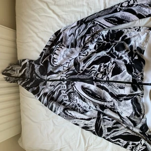 Verborgeb full zip - Använd ca 5 gånger cond 9/10 size M Kom dm för bud och fler bilder 