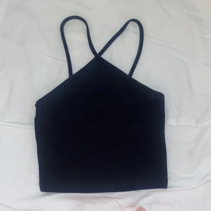 Zara topp - Jättepopulärt linne ifrån zara 💕 knappt använd, jättefint skick!!