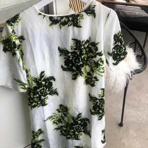 Klänning  - Oanvänd klänning, kommer inte ihåg vart den är köpt men tror det är zaful. Uppskattar storleken till small