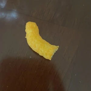 Ostbåge som zara Larsson har ätit ifrån. - Zara har tagit en tugga av denna, alla zarafans där ute, vill ni ha denna? 