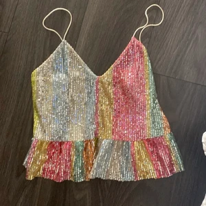 Zara topp m - Säljer denna fina topp då den inte kommer till användning! Strl m💕💕