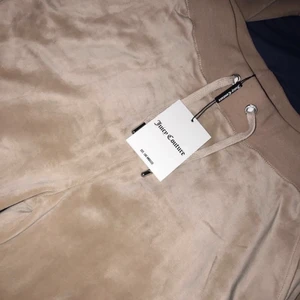 Xs/s - Ett beigt juicy sett, 450 kr/del pris kan diskuteras Kan även tänka mig att byta