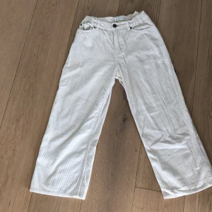 Lindex Vilma eur 146 - Haft den i nån månad inte så sliten jag gillar byxorna själv väldigt mycket 