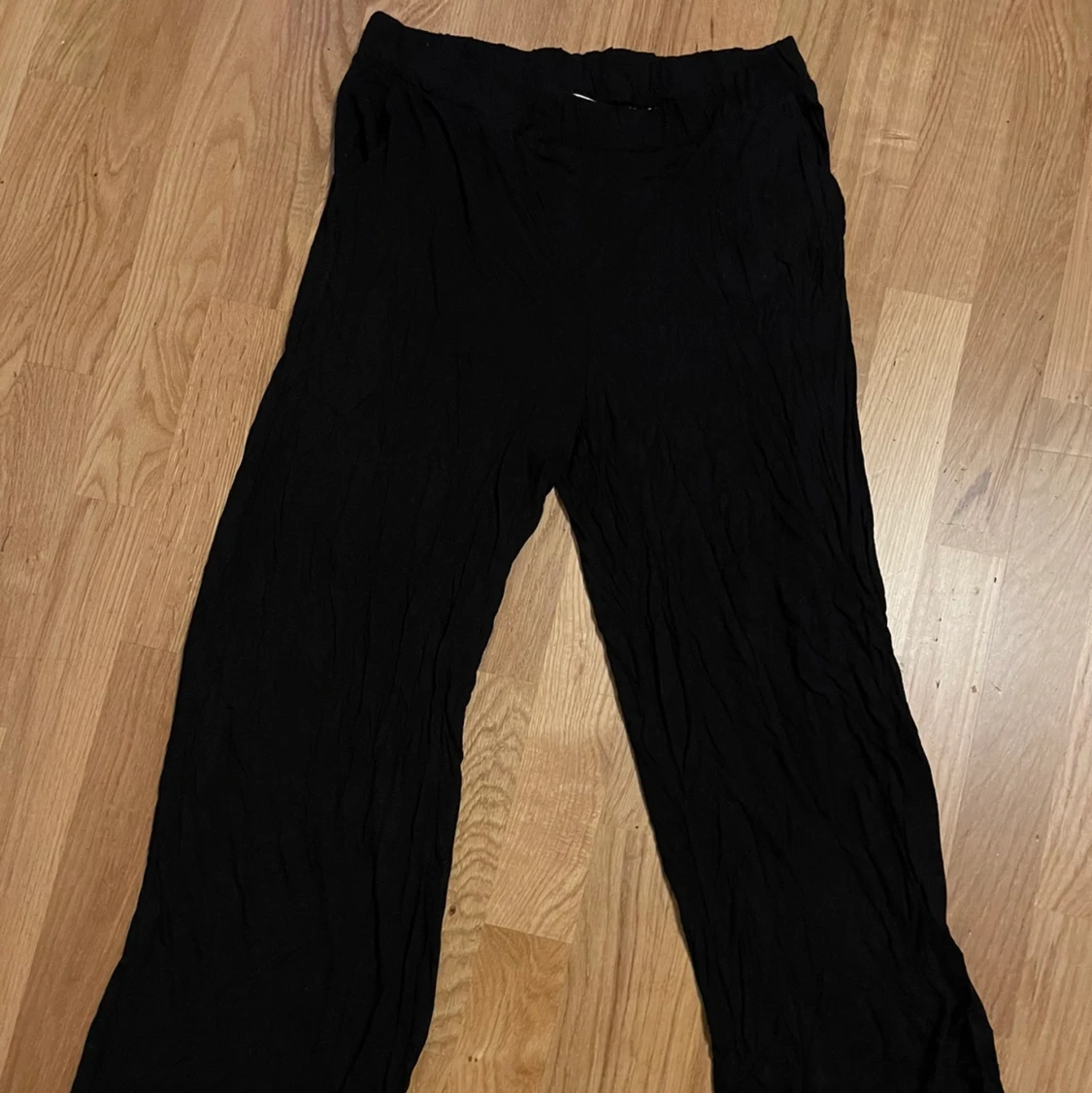 T-shirt material byxor 