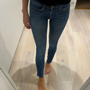 Current Elliott jeans - Snygga jeans från Current Elliott i storlek 25💙💙 Ganska lågmidjade!