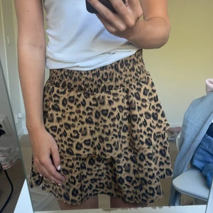 Kjol  - Super fin kjol säljer då den inte kommer till användning. ❤️❤️