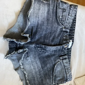 H&M  - Jätte sköna men dom är tyvärr förstora:(