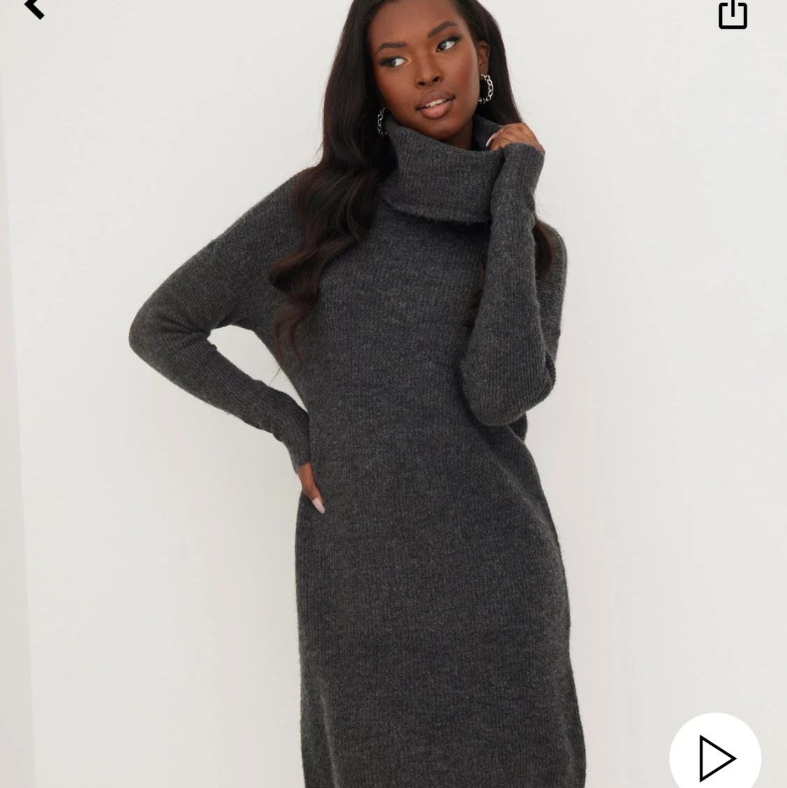 stickad grå klännign